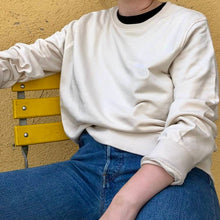 Lade das Bild in den Galerie-Viewer, Sweater Off-White (Unisex)