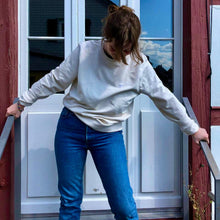Lade das Bild in den Galerie-Viewer, Sweater Off-White (Unisex)