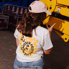 Lade das Bild in den Galerie-Viewer, T-Shirt Gelb auf Weiss 2025
