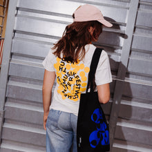 Lade das Bild in den Galerie-Viewer, T-Shirt Gelb auf Weiss 2025
