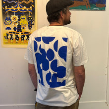 Lade das Bild in den Galerie-Viewer, T-Shirt Blau auf Weiss 2025
